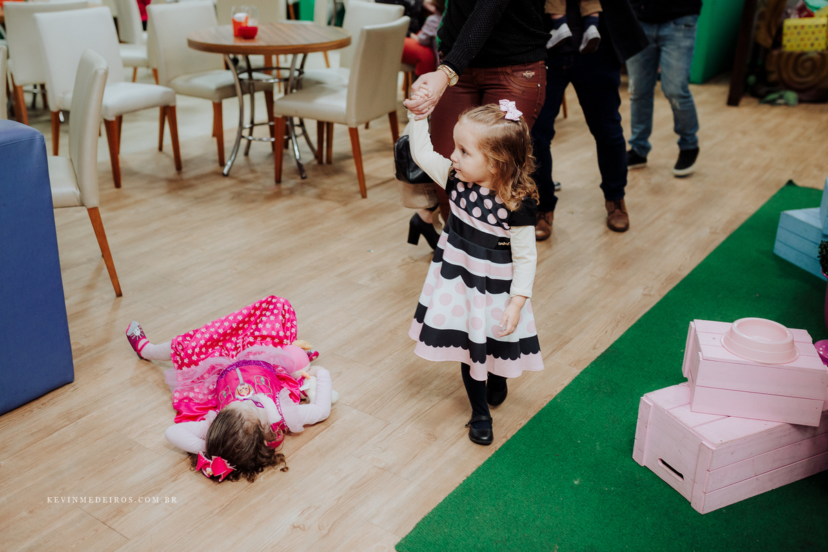 Aniversário festa infantil da Laura, 3 anos, na casa de festas Boom Mania em Porto Alegre, por Kevin Medeiros fotógrafo de Canoas RS