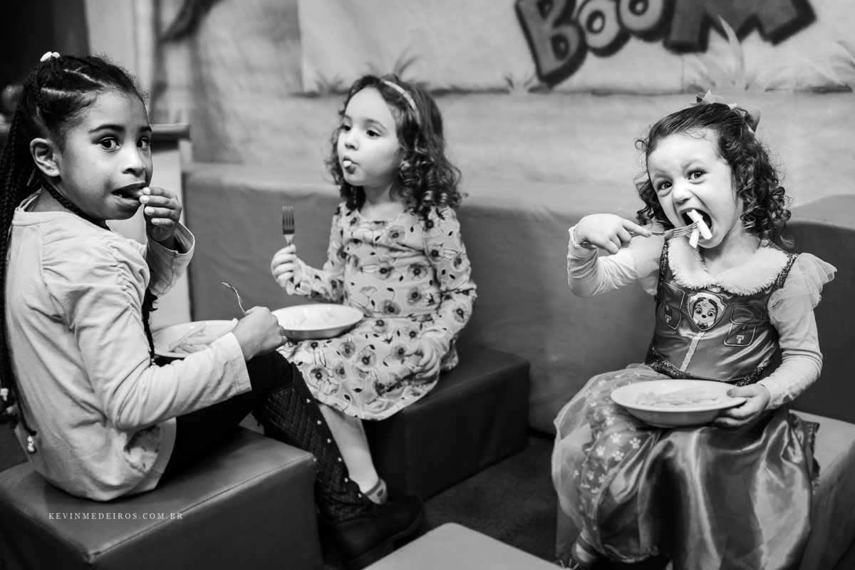 Aniversário festa infantil da Laura, 3 anos, na casa de festas Boom Mania em Porto Alegre, por Kevin Medeiros fotógrafo de Canoas RS