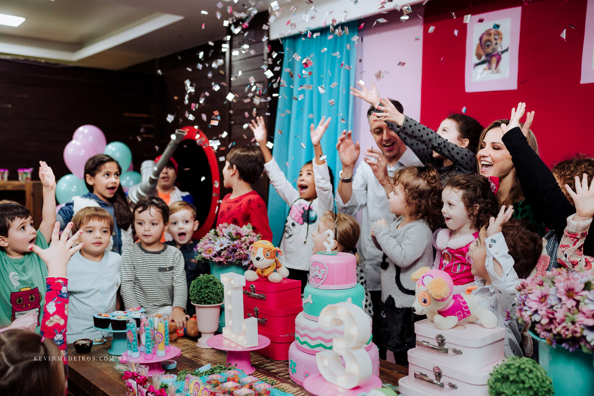 Aniversário festa infantil da Laura, 3 anos, na casa de festas Boom Mania em Porto Alegre, por Kevin Medeiros fotógrafo de Canoas RS