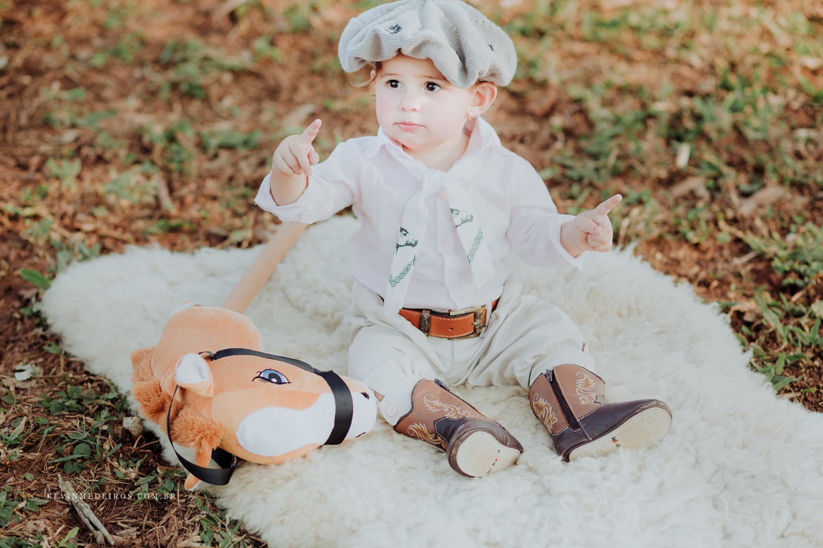 Ensaio book infantil fazendinha campeira Titine por Kevin Medeiros fotógrafo de Canoas, Santa Rita RS