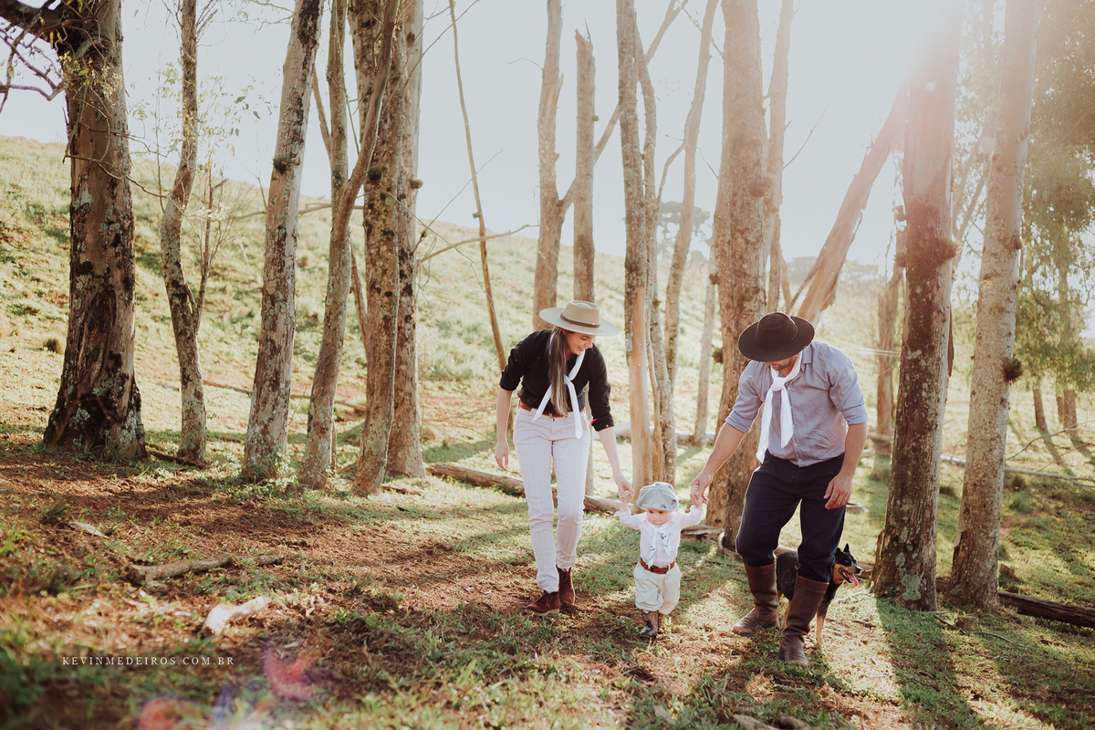 Ensaio book infantil fazendinha campeira Titine por Kevin Medeiros fotógrafo de Canoas, Santa Rita RS