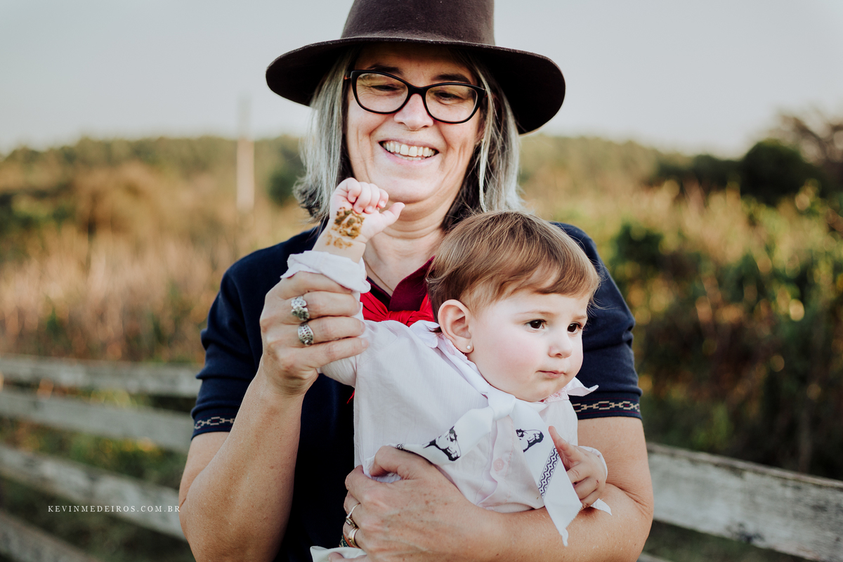 Ensaio book infantil fazendinha campeira Titine por Kevin Medeiros fotógrafo de Canoas, Santa Rita RS