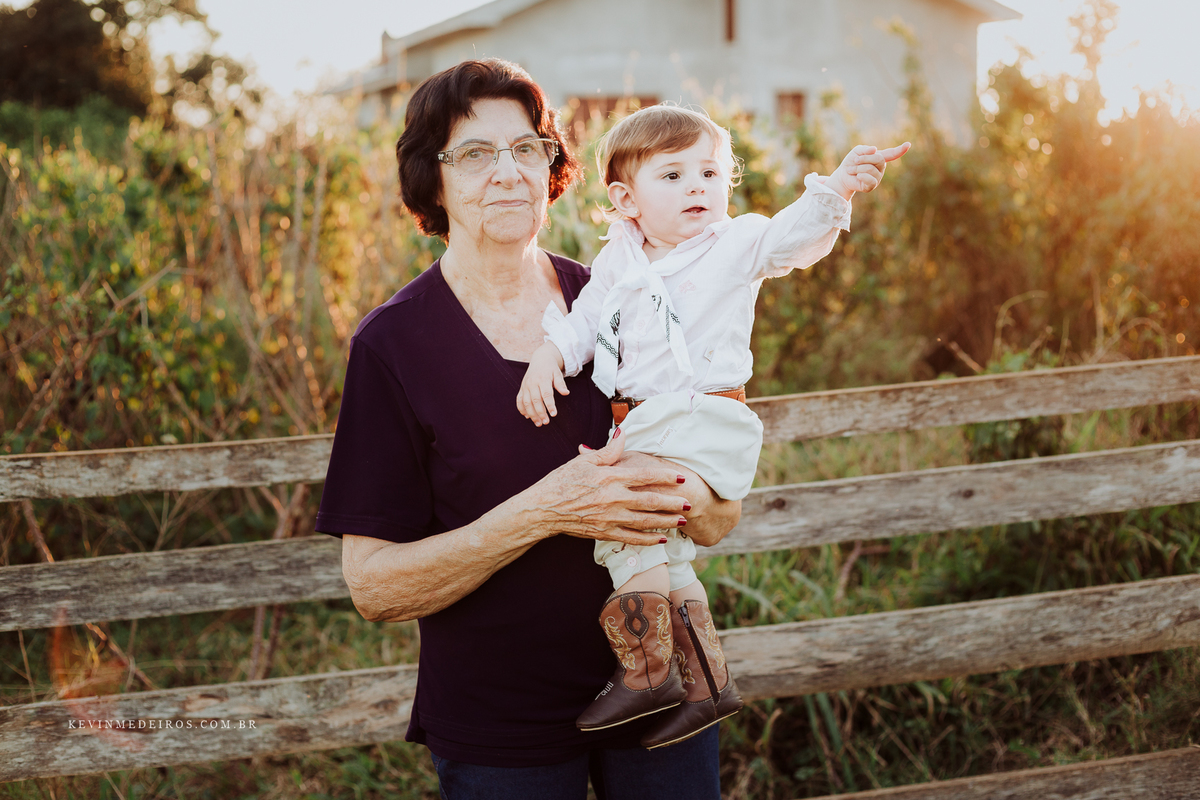 Ensaio book infantil fazendinha campeira Titine por Kevin Medeiros fotógrafo de Canoas, Santa Rita RS