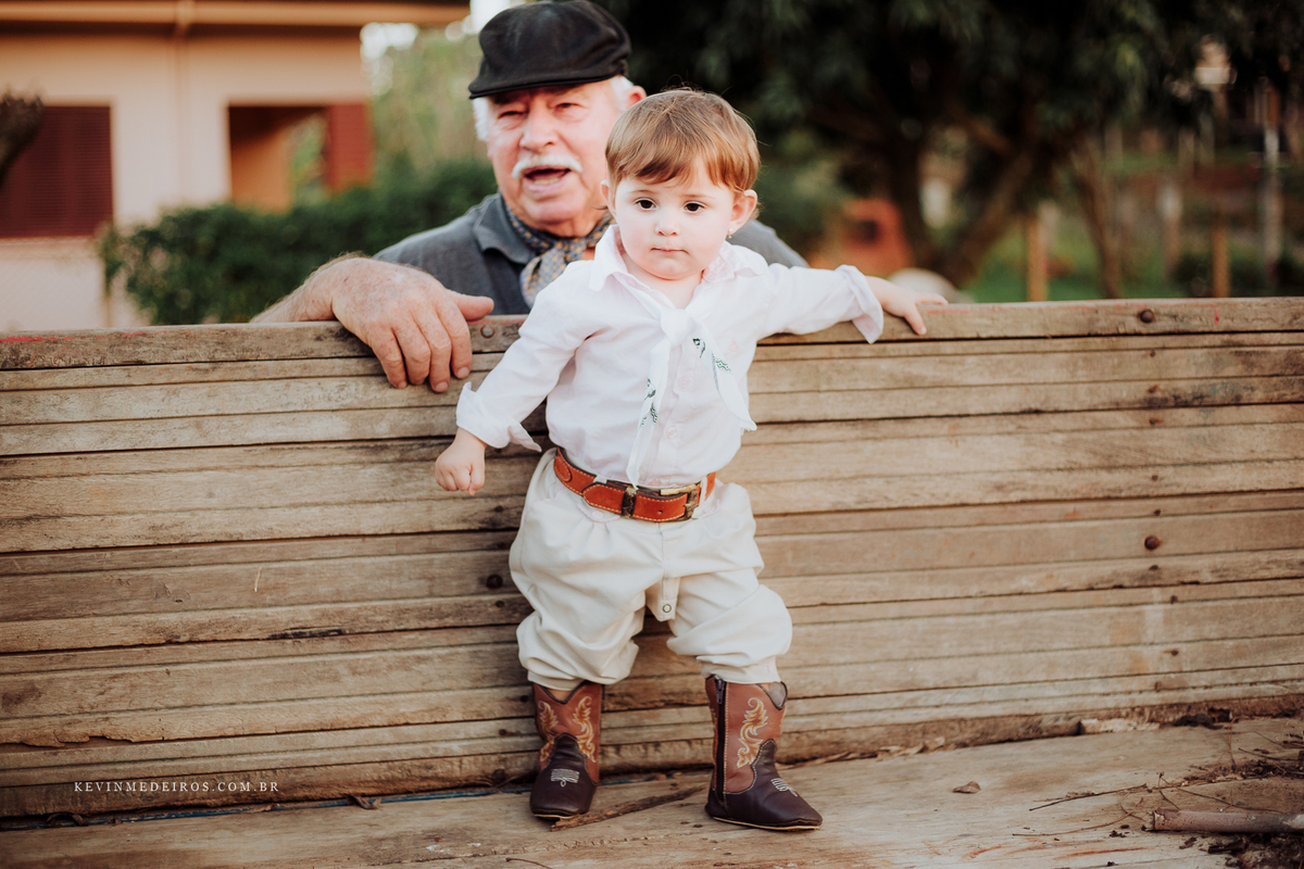 Ensaio book infantil fazendinha campeira Titine por Kevin Medeiros fotógrafo de Canoas, Santa Rita RS