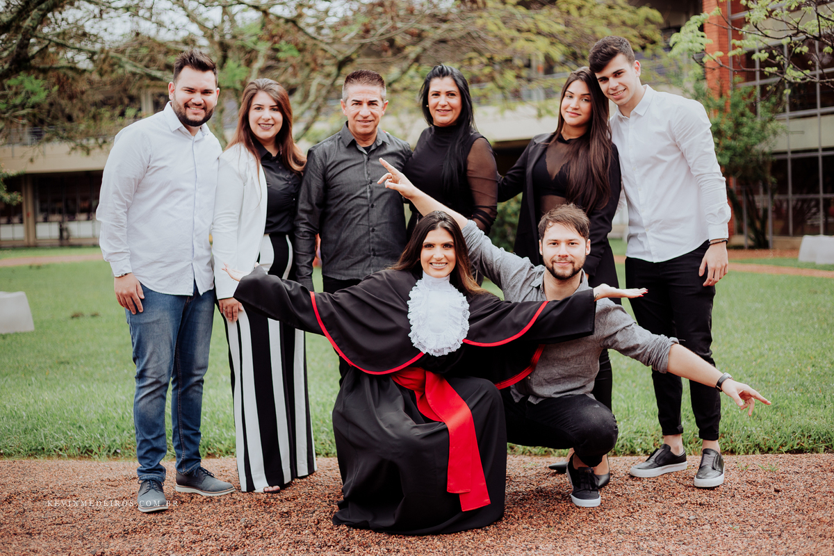 Prova de toga formatura da Júlia, formanda em direito pela unisinos por Kevin Medeiros, fotógrafo de canoas, são leopoldo e rs