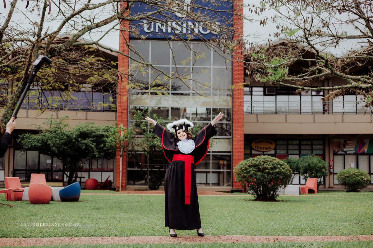 Prova de toga formatura da Gabriela, formanda em direito pela unisinos por Kevin Medeiros fotógrafo canoas, são leopoldo e rs