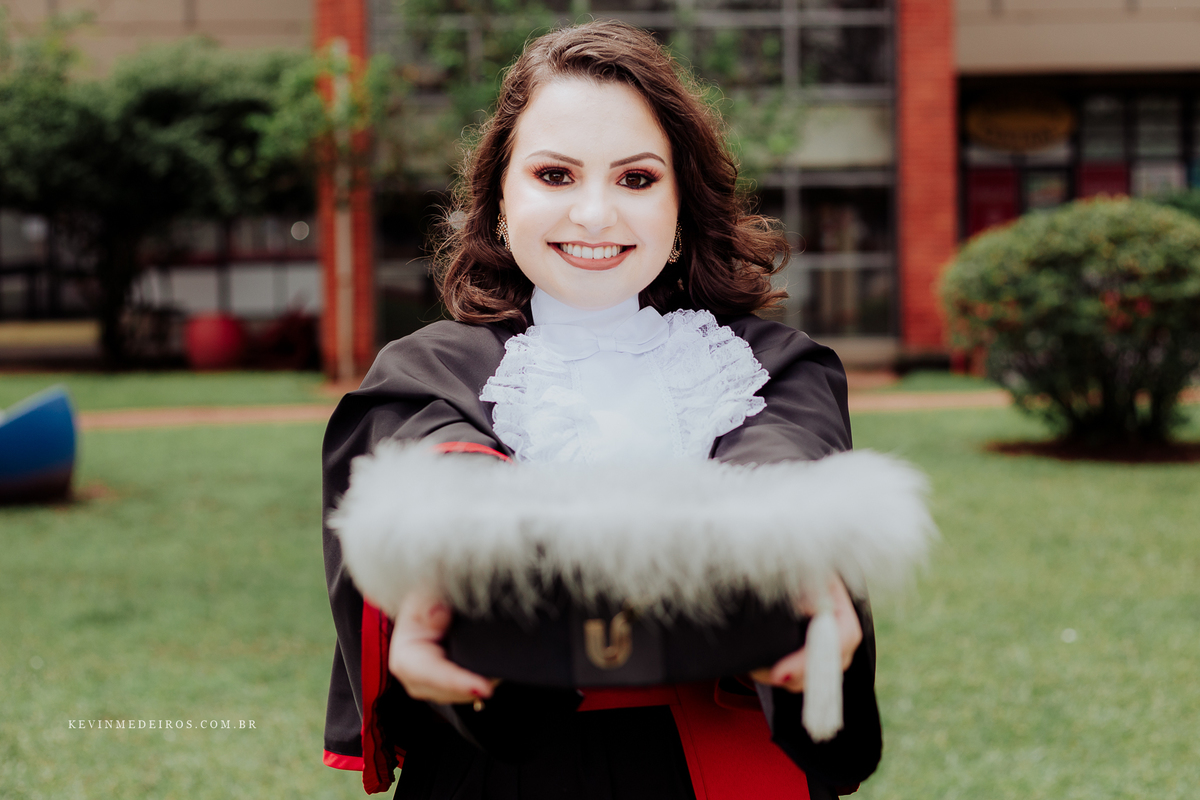 Prova de toga formatura da Gabriela, formanda em direito pela unisinos por Kevin Medeiros fotógrafo canoas, são leopoldo e rs