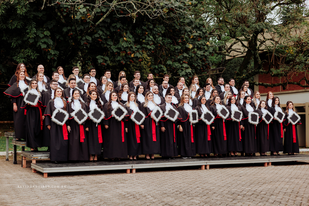 Prova de toga formatura da Gabriela, formanda em direito pela unisinos por Kevin Medeiros fotógrafo canoas, são leopoldo e rs