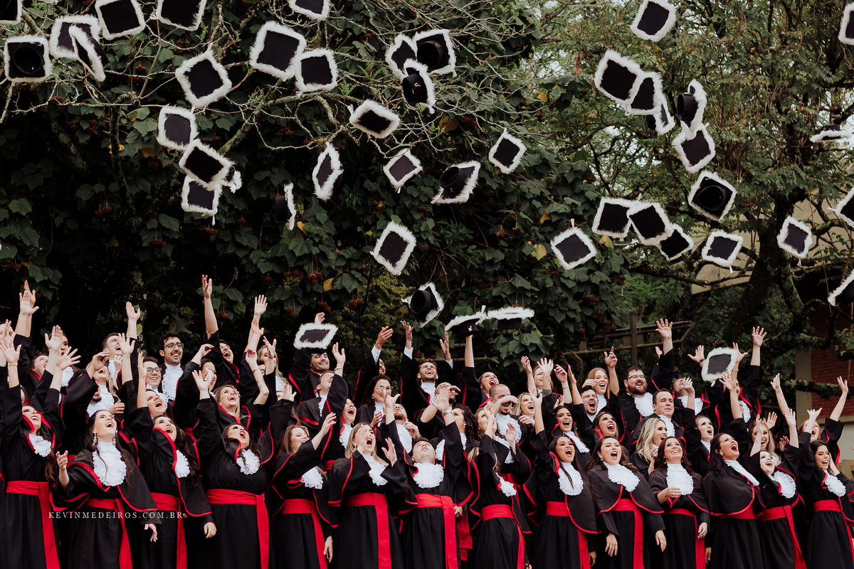 Prova de toga formatura da Gabriela, formanda em direito pela unisinos por Kevin Medeiros fotógrafo canoas, são leopoldo e rs
