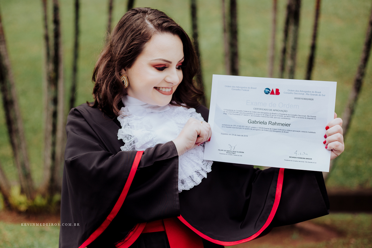 Prova de toga formatura da Gabriela, formanda em direito pela unisinos por Kevin Medeiros fotógrafo canoas, são leopoldo e rs