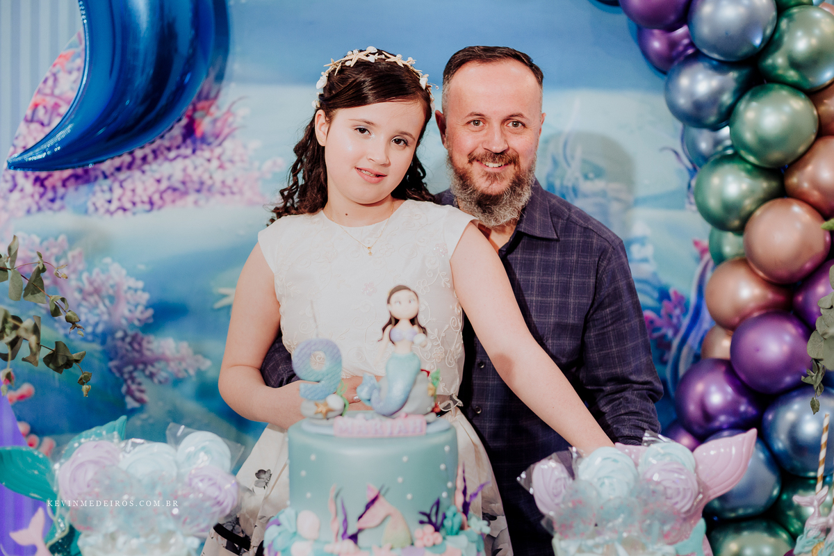 Festa infantil aniversário da Mariah 9 anos realizado no salão de festas Pura Folia decoração Sereia por Kevin Medeiros fotógrafo de Canoas rs