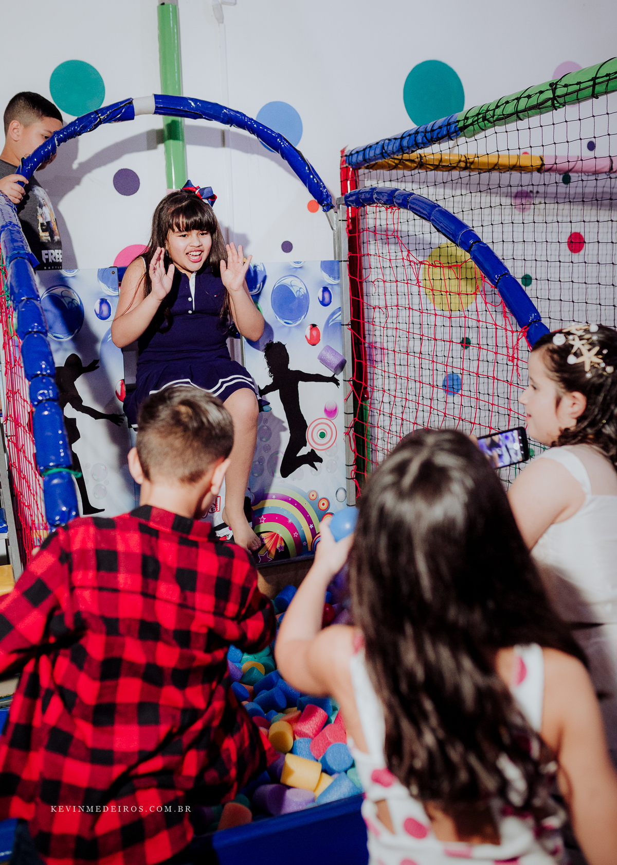 Festa infantil aniversário da Mariah 9 anos realizado no salão de festas Pura Folia decoração Sereia por Kevin Medeiros fotógrafo de Canoas rs