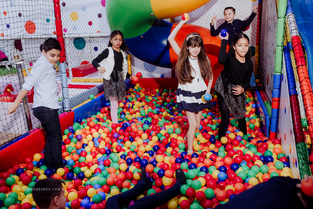 Festa infantil aniversário da Mariah 9 anos realizado no salão de festas Pura Folia decoração Sereia por Kevin Medeiros fotógrafo de Canoas rs