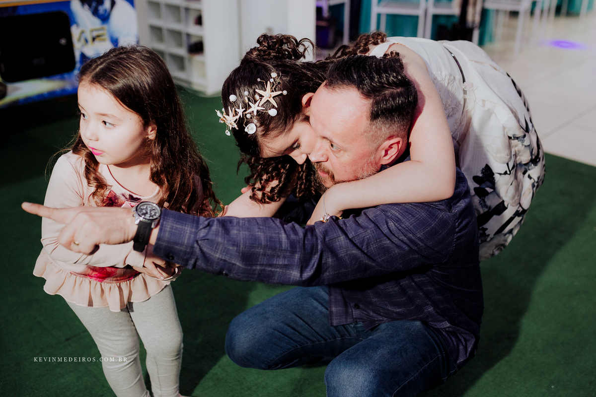 Festa infantil aniversário da Mariah 9 anos realizado no salão de festas Pura Folia decoração Sereia por Kevin Medeiros fotógrafo de Canoas rs