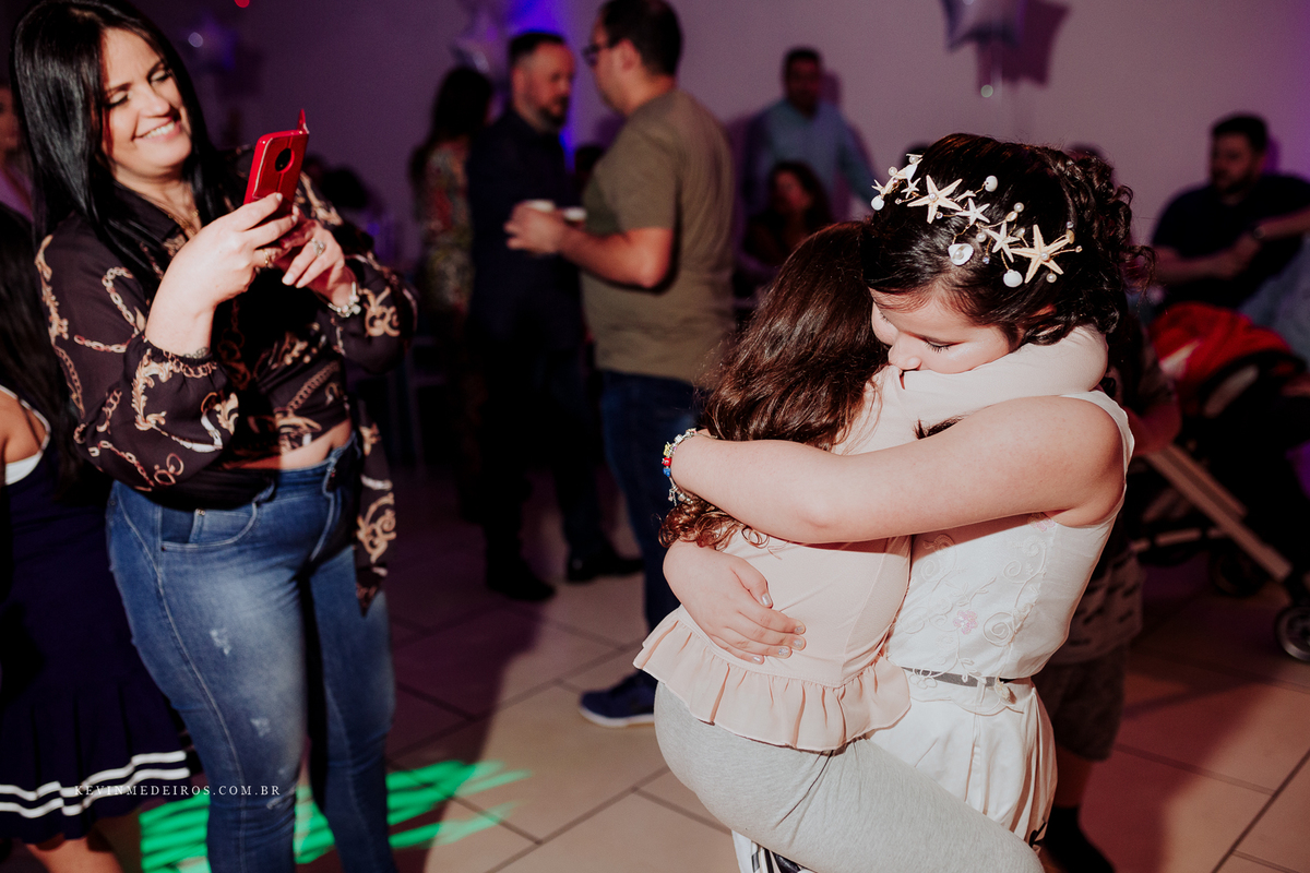 Festa infantil aniversário da Mariah 9 anos realizado no salão de festas Pura Folia decoração Sereia por Kevin Medeiros fotógrafo de Canoas rs