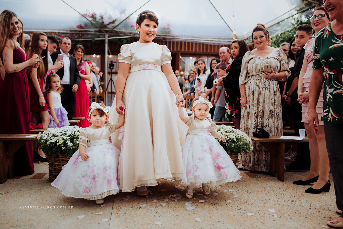 Casamento wedding ao ar livre Fe e Cláudio realizado no sitio girassol em nova santa rita por Kevin Medeiros Fotógrafo de Canoas RS