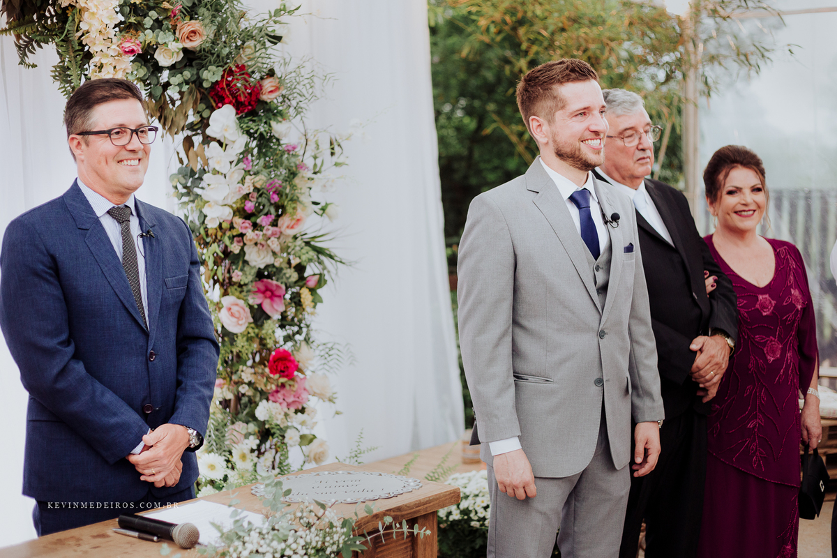 Casamento wedding ao ar livre Fe e Cláudio realizado no sitio girassol em nova santa rita por Kevin Medeiros Fotógrafo de Canoas RS