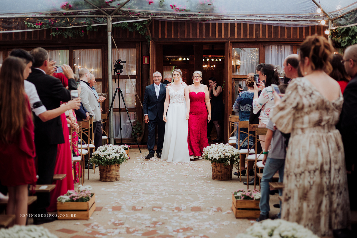 Casamento wedding ao ar livre Fe e Cláudio realizado no sitio girassol em nova santa rita por Kevin Medeiros Fotógrafo de Canoas RS