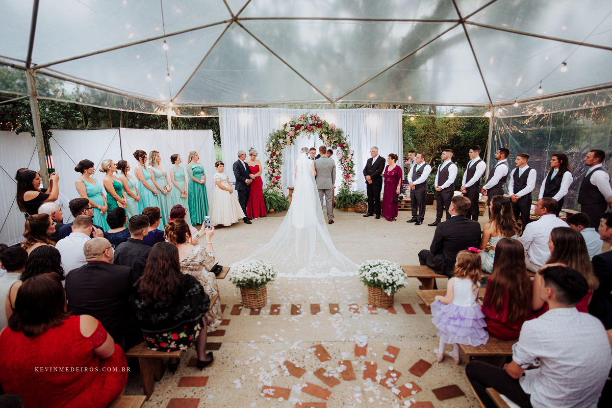 Casamento wedding ao ar livre Fe e Cláudio realizado no sitio girassol em nova santa rita por Kevin Medeiros Fotógrafo de Canoas RS