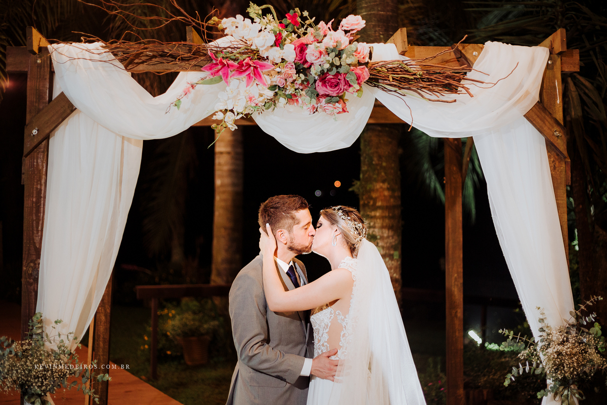Casamento wedding ao ar livre Fe e Cláudio realizado no sitio girassol em nova santa rita por Kevin Medeiros Fotógrafo de Canoas RS