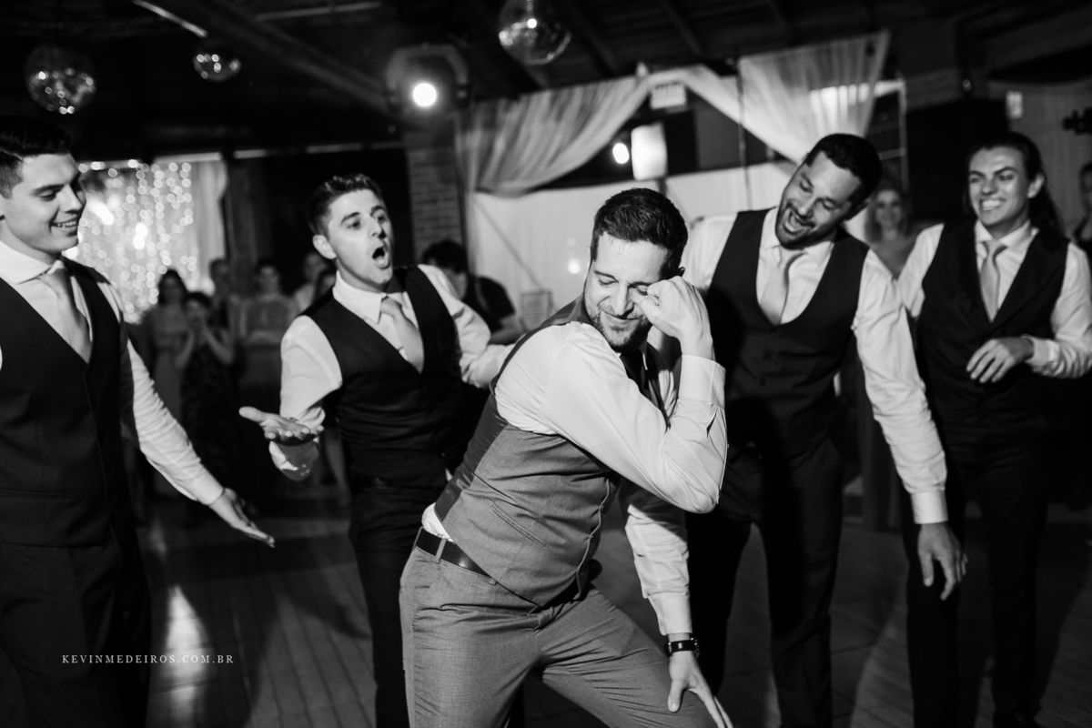 Casamento wedding ao ar livre Fe e Cláudio realizado no sitio girassol em nova santa rita por Kevin Medeiros Fotógrafo de Canoas RS