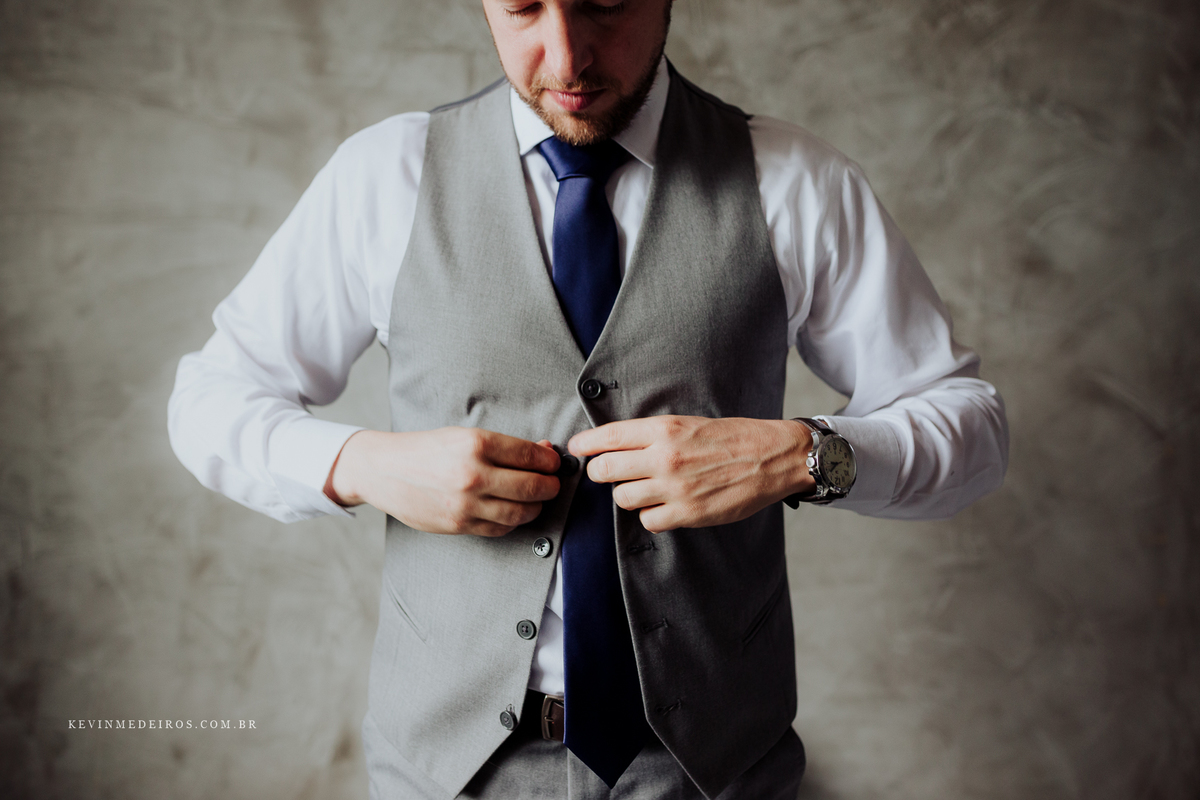 Casamento wedding Fe e Cláudio making of barbearia la mafia kevin medeiros fotógrafo de Canoas RS