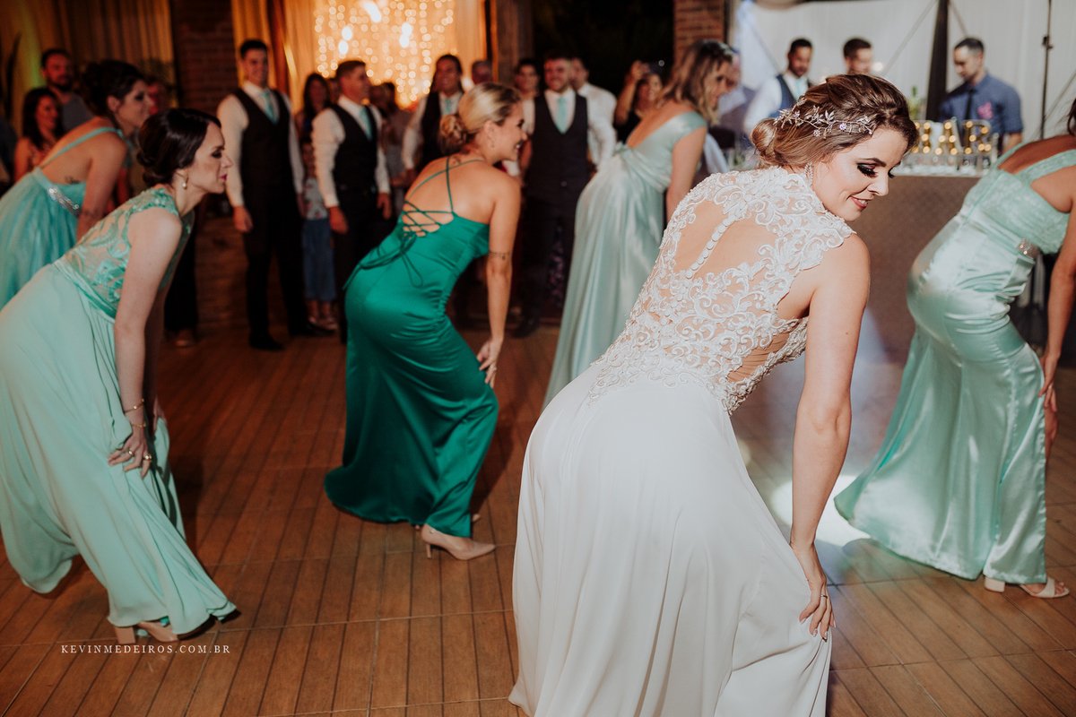 Casamento wedding ao ar livre Fe e Cláudio realizado no sitio girassol em nova santa rita por Kevin Medeiros Fotógrafo de Canoas RS