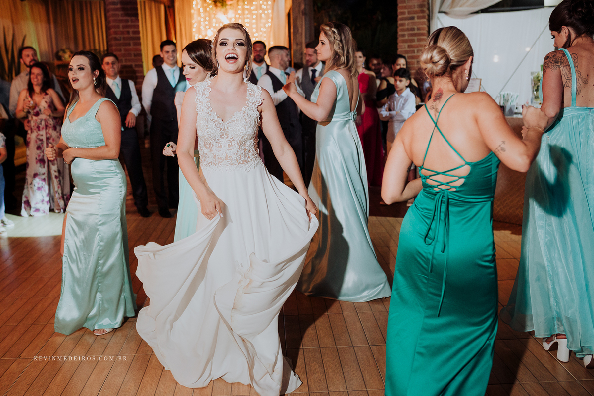 Casamento wedding ao ar livre Fe e Cláudio realizado no sitio girassol em nova santa rita por Kevin Medeiros Fotógrafo de Canoas RS