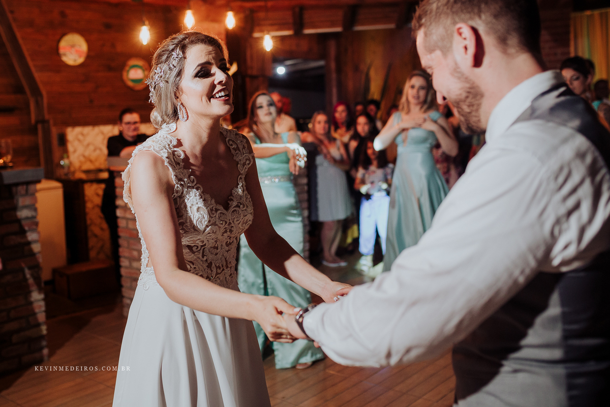 Casamento wedding ao ar livre Fe e Cláudio realizado no sitio girassol em nova santa rita por Kevin Medeiros Fotógrafo de Canoas RS