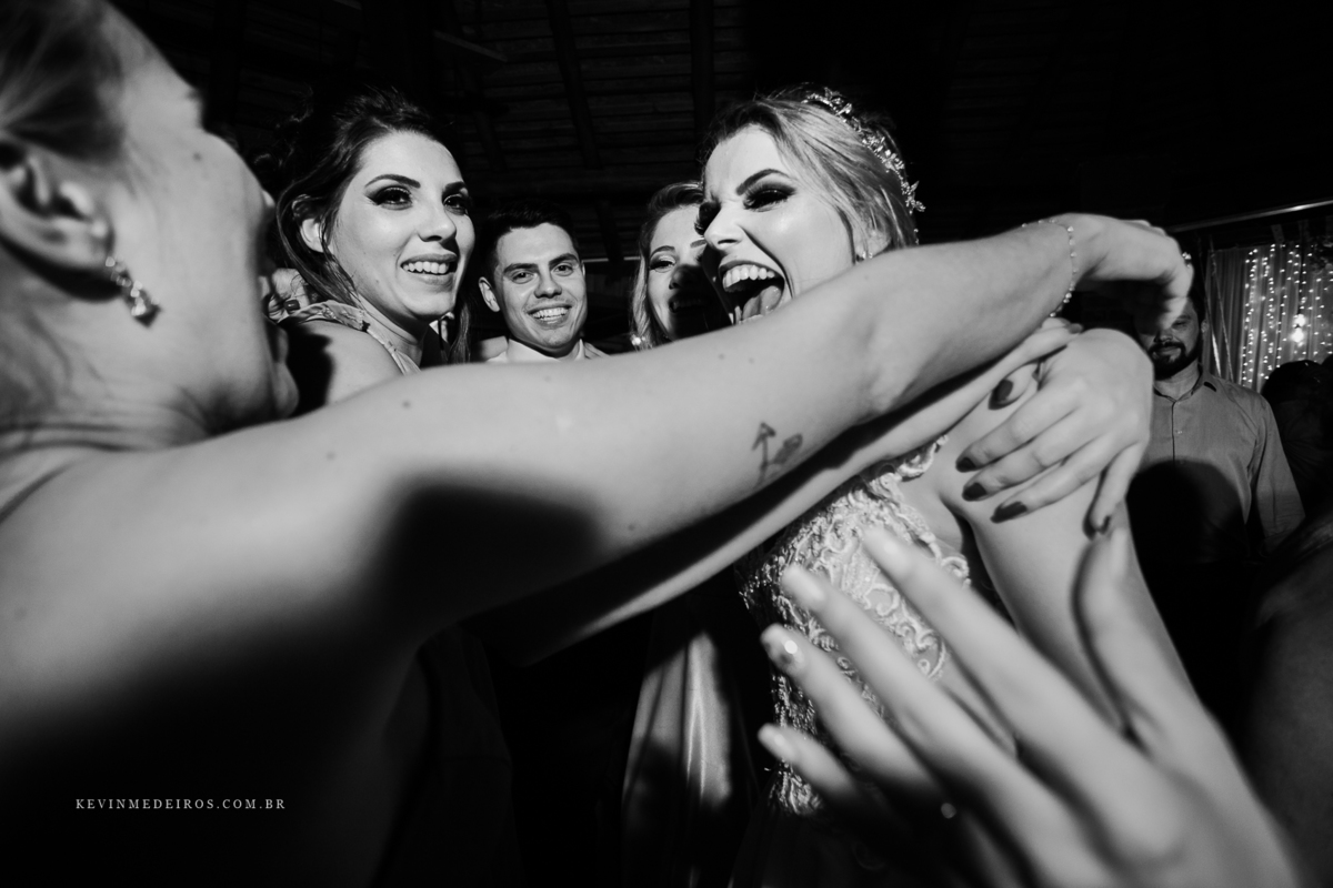 Casamento wedding ao ar livre Fe e Cláudio realizado no sitio girassol em nova santa rita por Kevin Medeiros Fotógrafo de Canoas RS