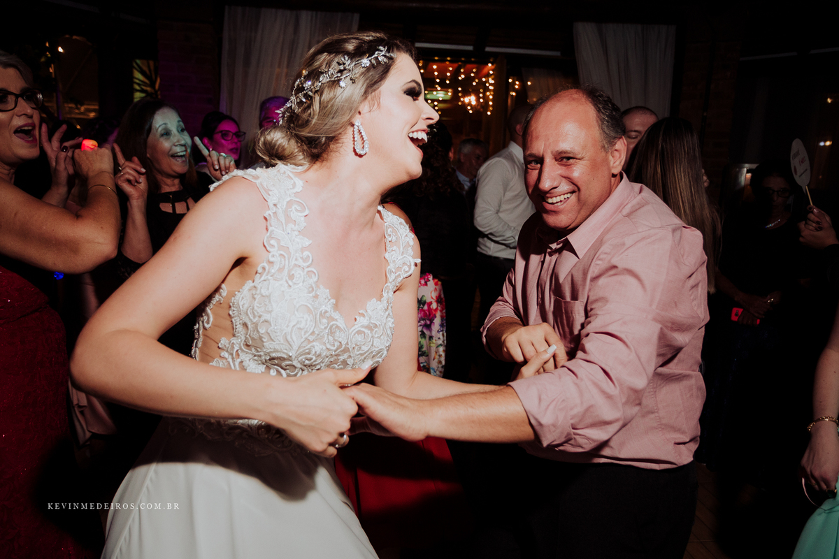 Casamento wedding ao ar livre Fe e Cláudio realizado no sitio girassol em nova santa rita por Kevin Medeiros Fotógrafo de Canoas RS