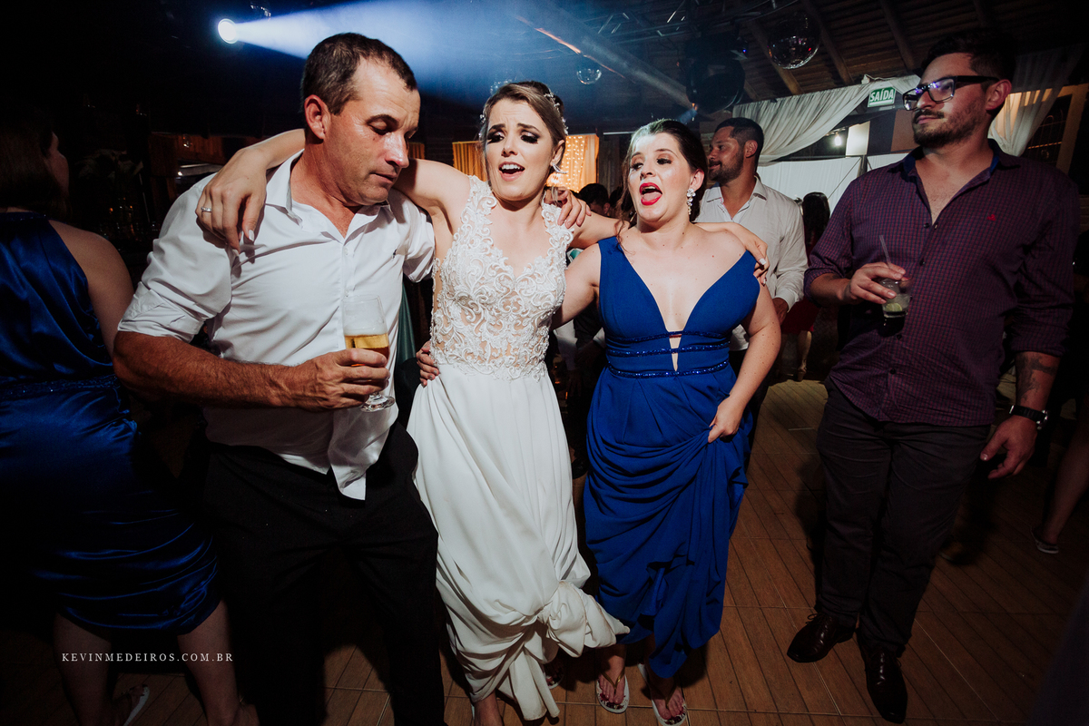 Casamento wedding ao ar livre Fe e Cláudio realizado no sitio girassol em nova santa rita por Kevin Medeiros Fotógrafo de Canoas RS