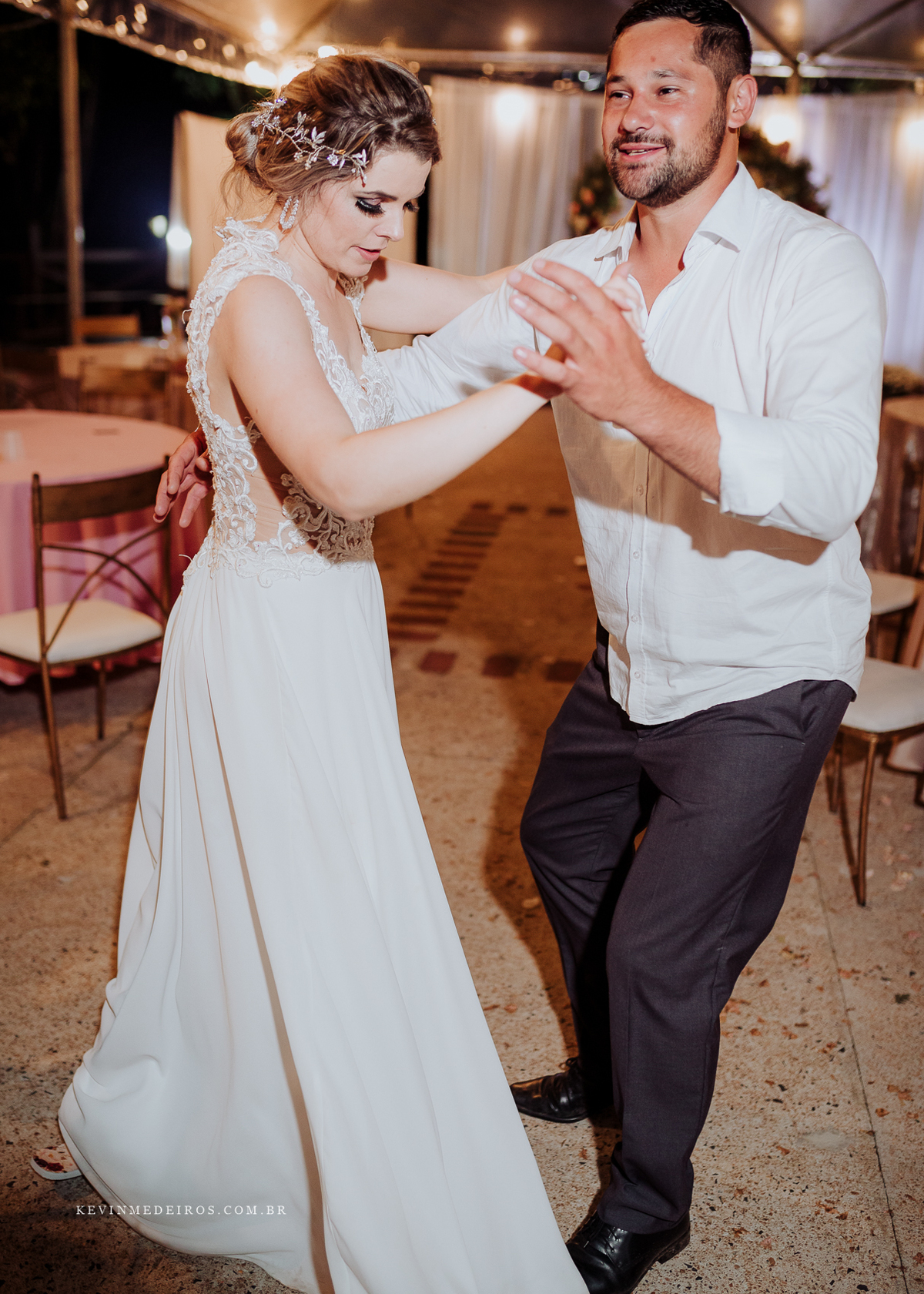 Casamento wedding ao ar livre Fe e Cláudio realizado no sitio girassol em nova santa rita por Kevin Medeiros Fotógrafo de Canoas RS