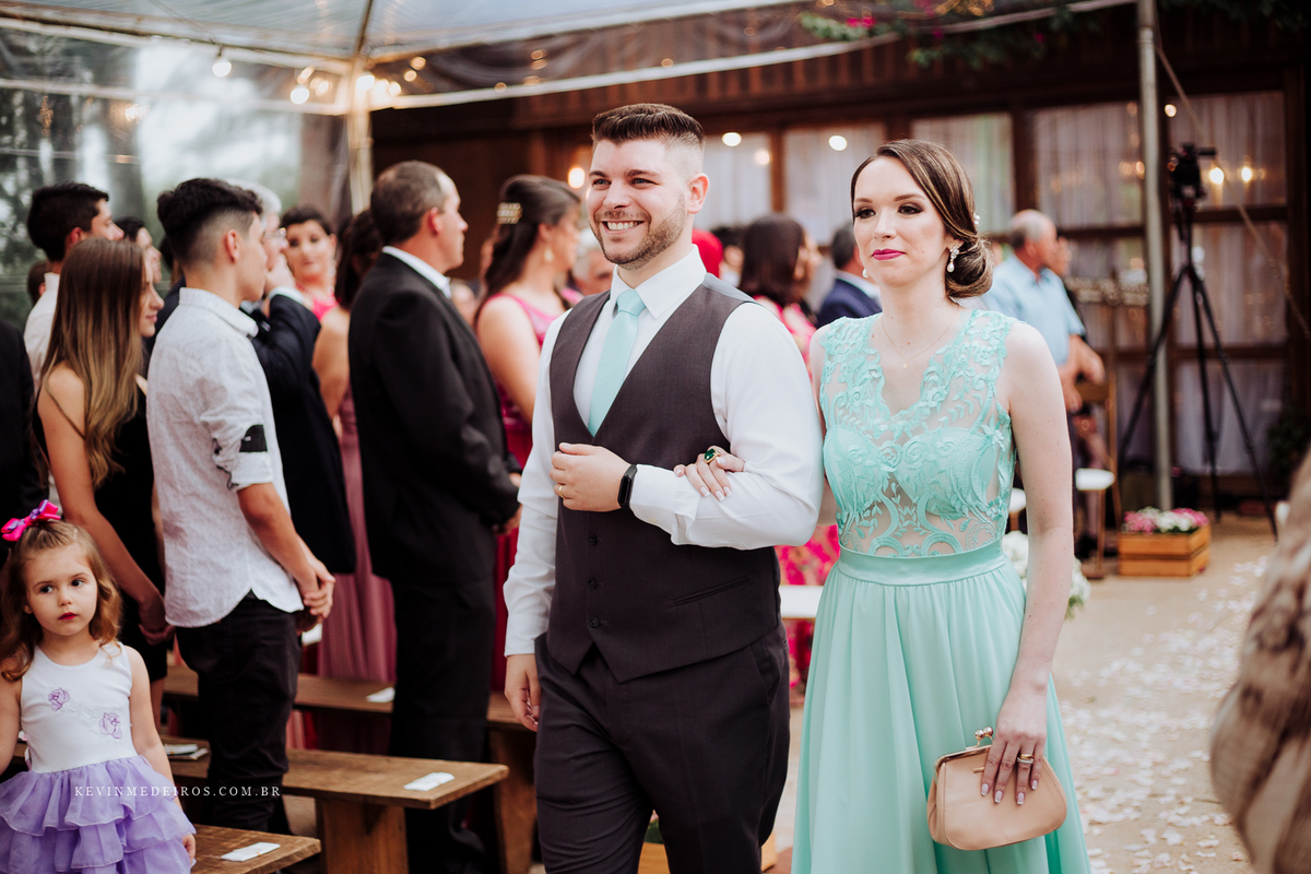 Casamento wedding ao ar livre Fe e Cláudio realizado no sitio girassol em nova santa rita por Kevin Medeiros Fotógrafo de Canoas RS