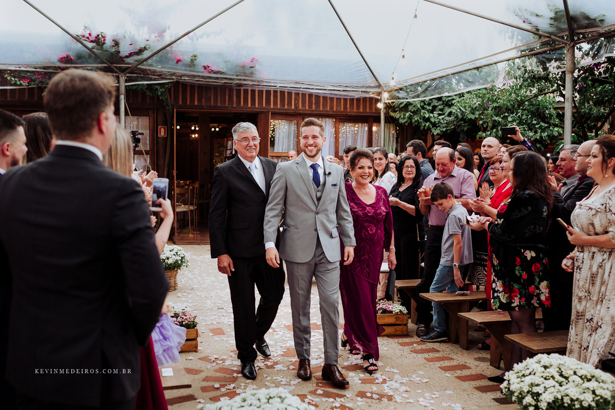 Casamento wedding ao ar livre Fe e Cláudio realizado no sitio girassol em nova santa rita por Kevin Medeiros Fotógrafo de Canoas RS