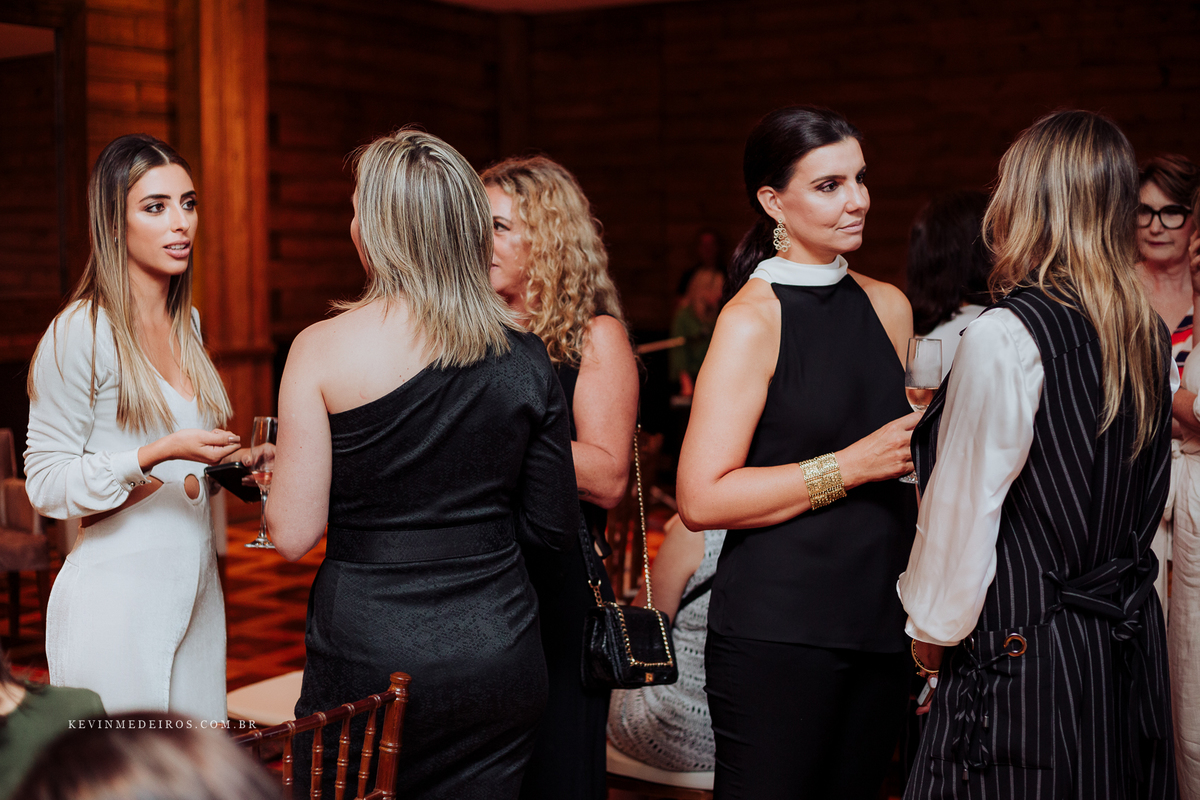 Vida e Pele Histórias de Transformação exposição fotográfica com regina lima, claudia fernandes furtado, simone di domenico, Solaine Piccoli por kevin medeiros fotógrafo de porto alegre, canoas e rs