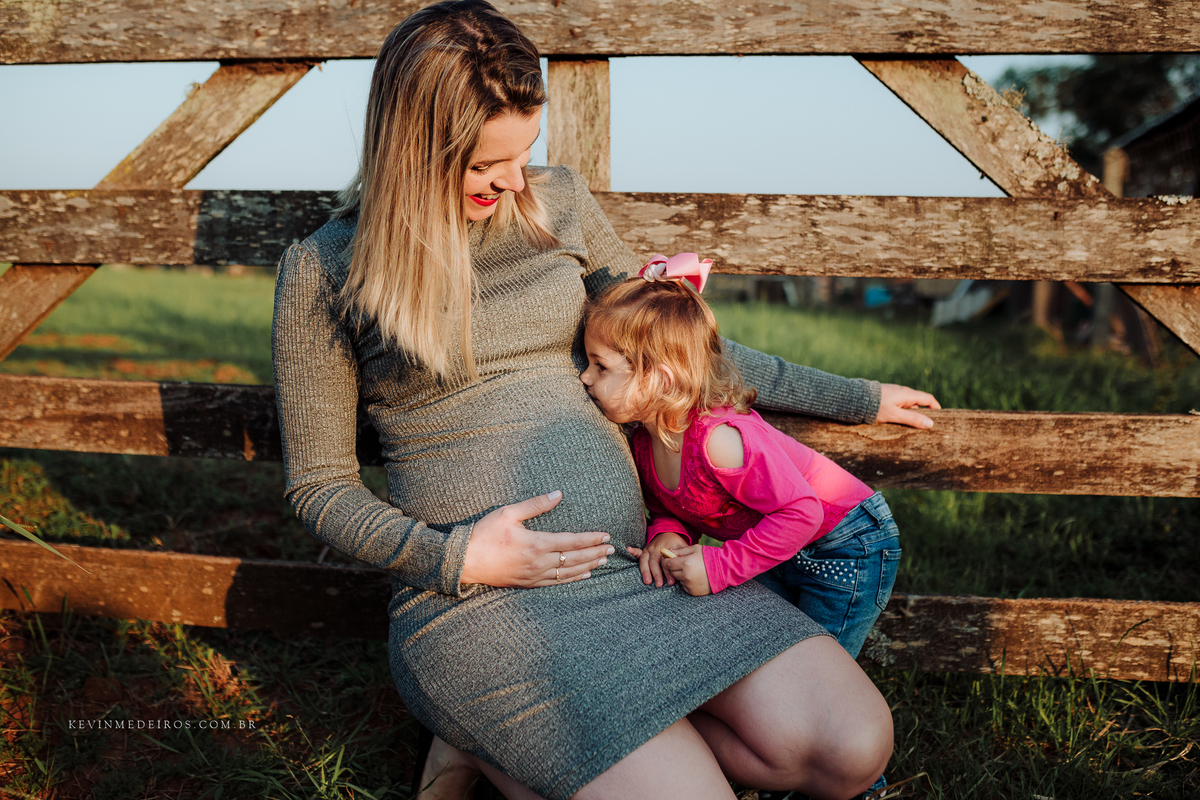 Ensaio gestante a espera de gael realizado na fazenda da familia em nova santa rita por kevin medeiros fotógrafo de canoas rs