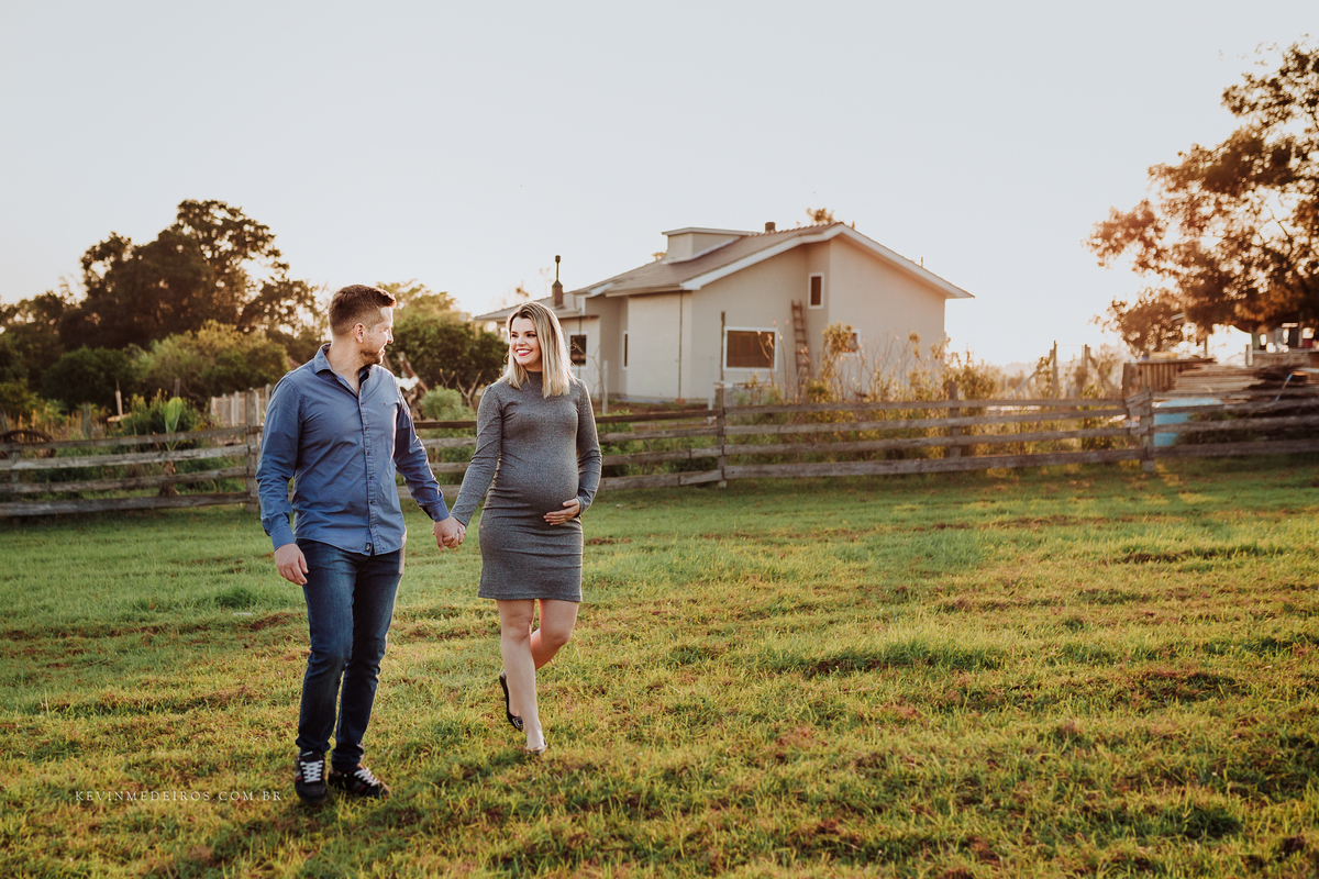 Ensaio gestante a espera de gael realizado na fazenda da familia em nova santa rita por kevin medeiros fotógrafo de canoas rs