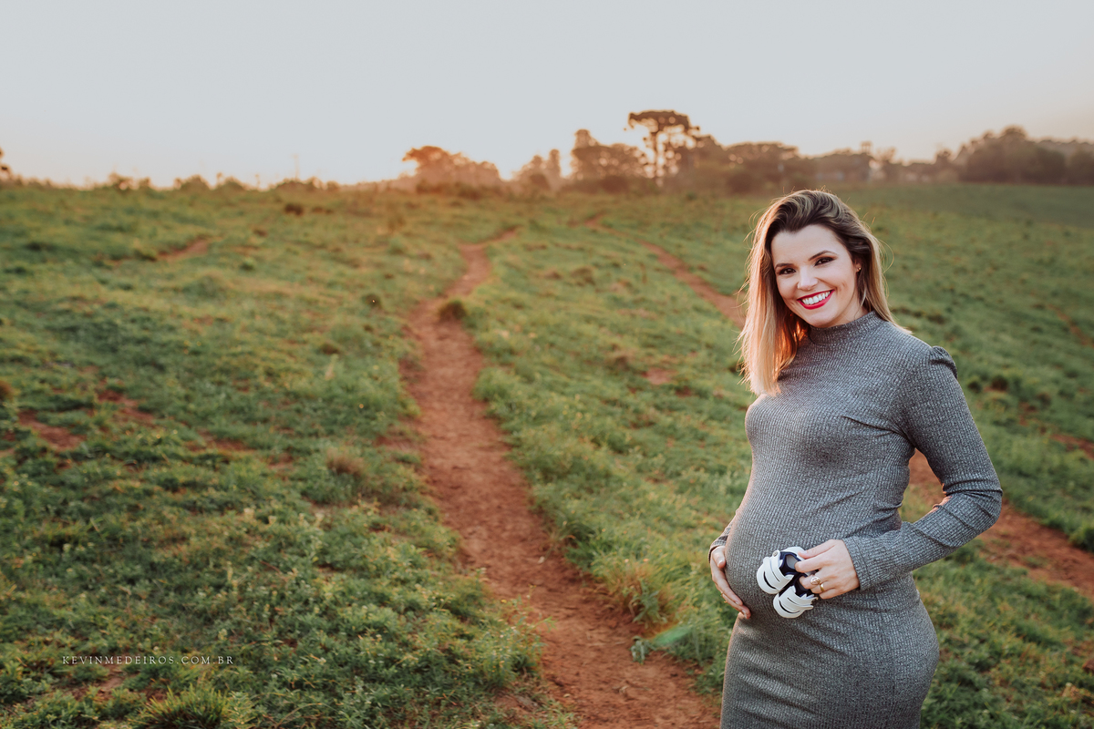 Ensaio gestante a espera de gael realizado na fazenda da familia em nova santa rita por kevin medeiros fotógrafo de canoas rs