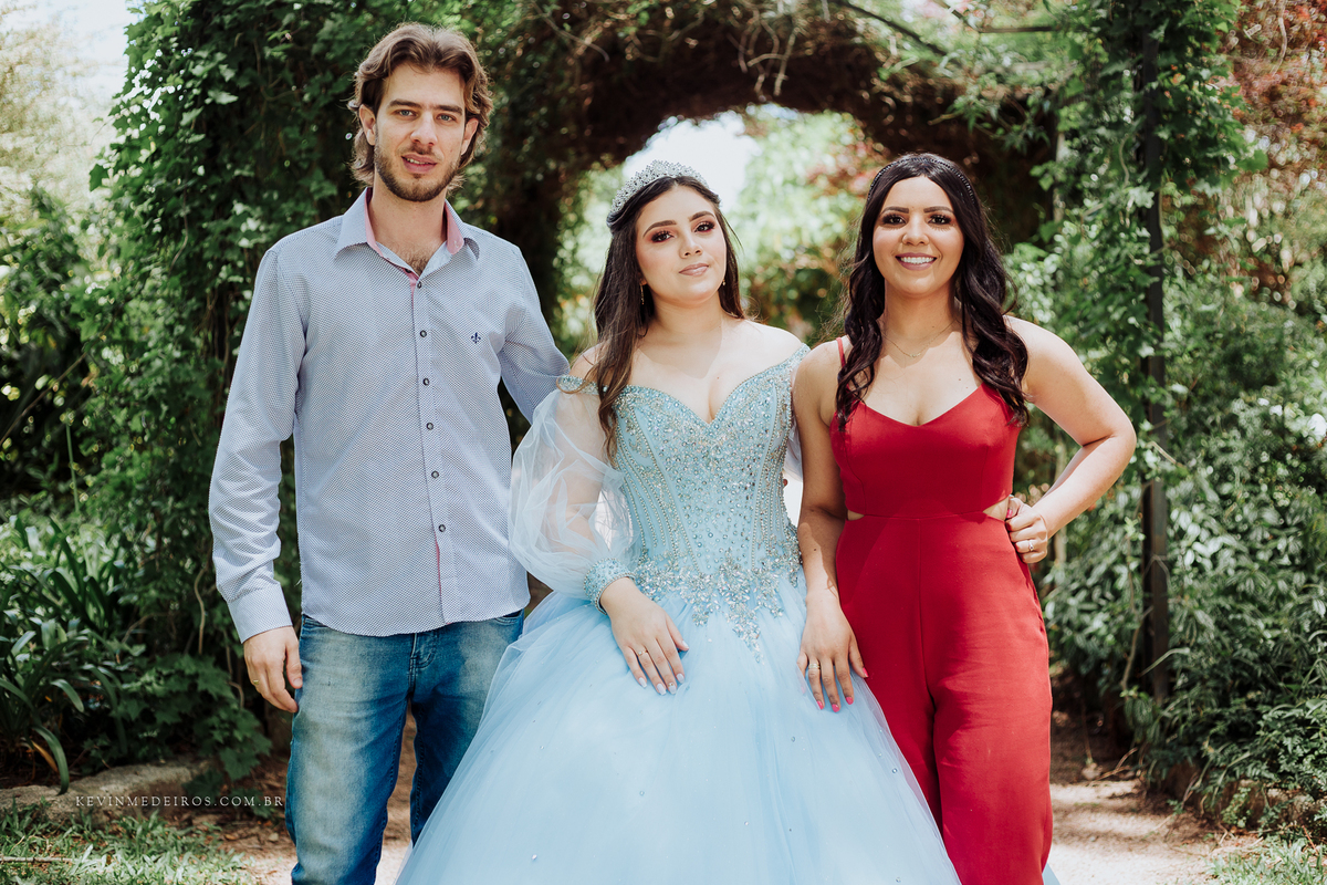 Ensaio debutante 15 anos da Aline Dias realizado na vinícola Laurentia em barra do ribeiro por Kevin Medeiros fotógrafo de porto alegre, canoas e RS