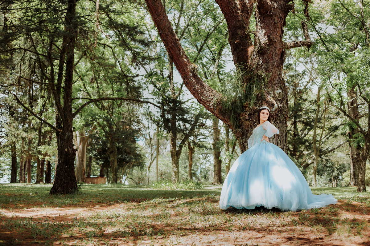 Ensaio debutante 15 anos da Aline Dias realizado na vinícola Laurentia em barra do ribeiro por Kevin Medeiros fotógrafo de porto alegre, canoas e RS