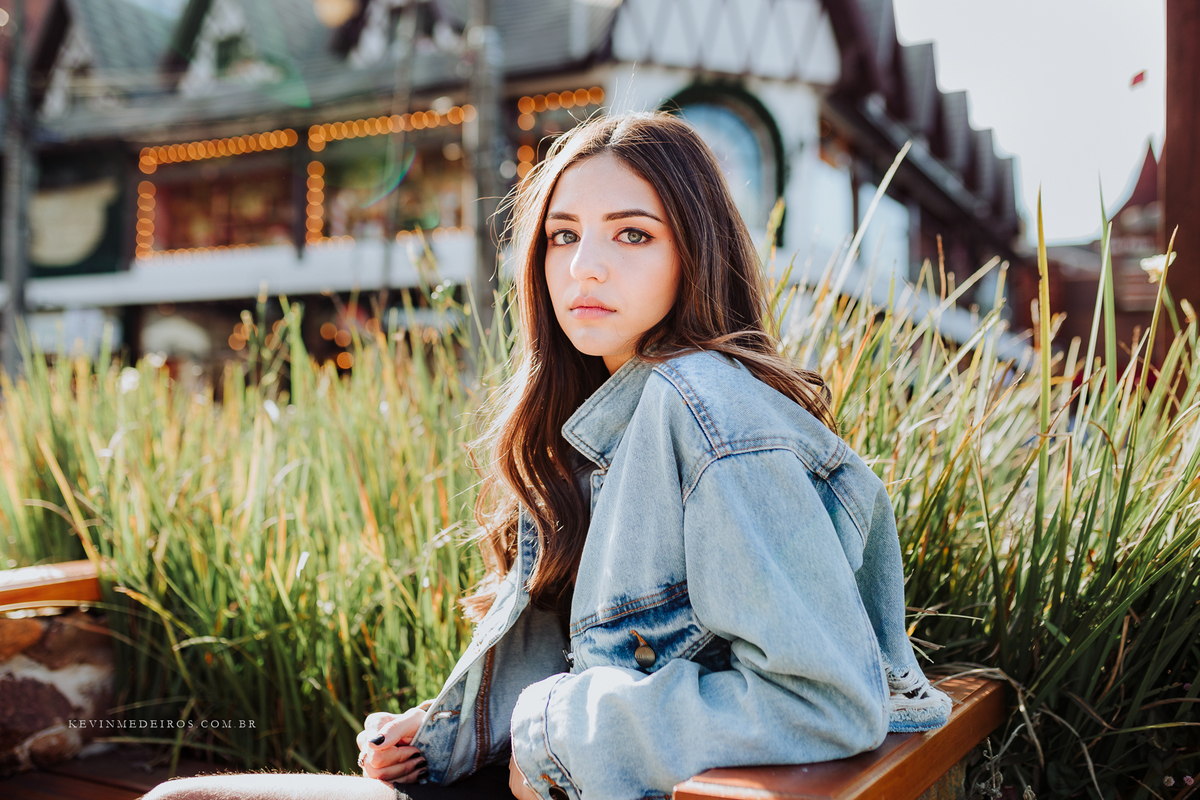 Ensaio externo debutante 15 anos da Maria Clara em Gramado serra gaúcha largo da borges rua coberta por Kevin Medeiros fotógrafo de Porto Alegre, canoas RS
