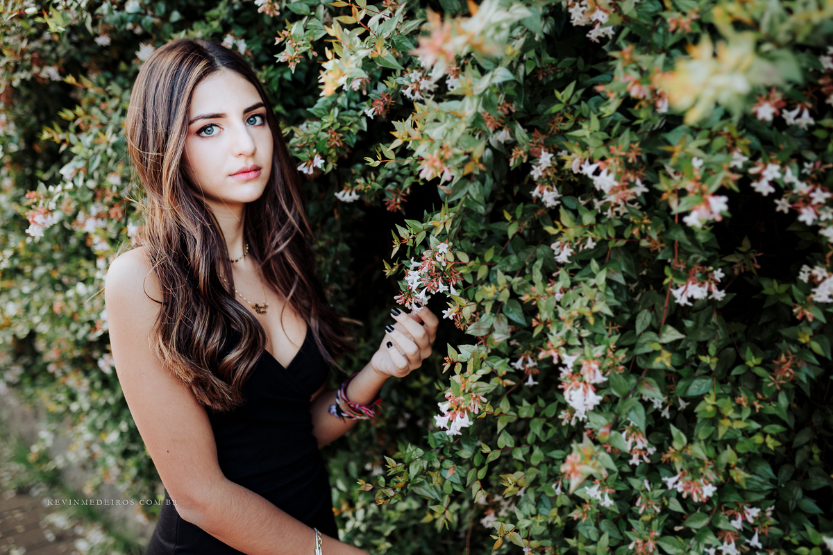 Ensaio externo debutante 15 anos da Maria Clara em Gramado serra gaúcha largo da borges rua coberta por Kevin Medeiros fotógrafo de Porto Alegre, canoas RS