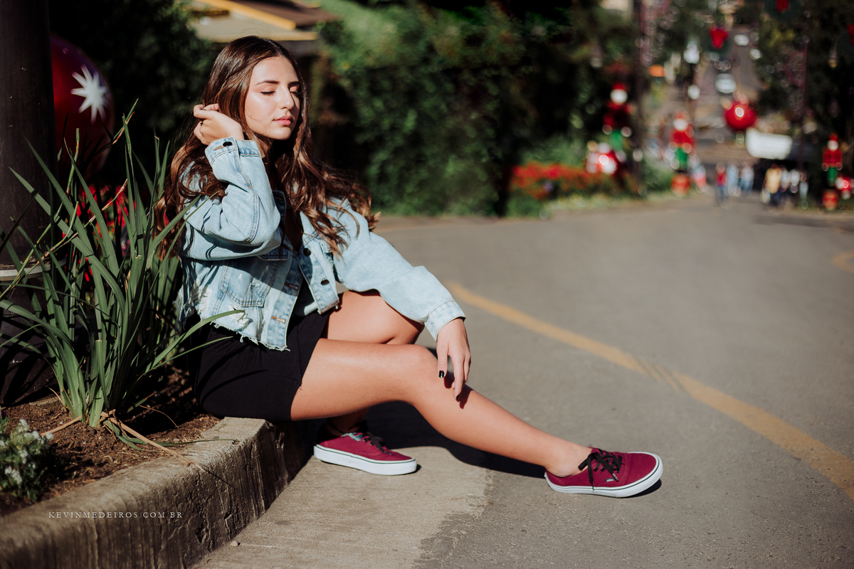 Ensaio externo debutante 15 anos da Maria Clara em Gramado serra gaúcha largo da borges rua coberta por Kevin Medeiros fotógrafo de Porto Alegre, canoas RS