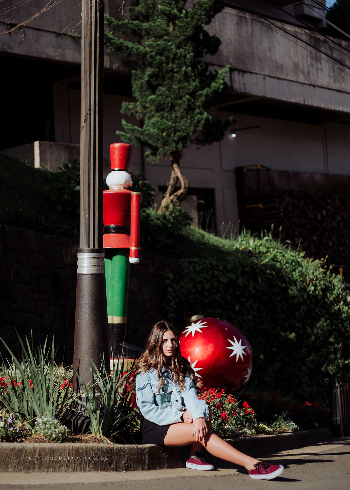 Ensaio externo debutante 15 anos da Maria Clara em Gramado serra gaúcha largo da borges rua coberta por Kevin Medeiros fotógrafo de Porto Alegre, canoas RS