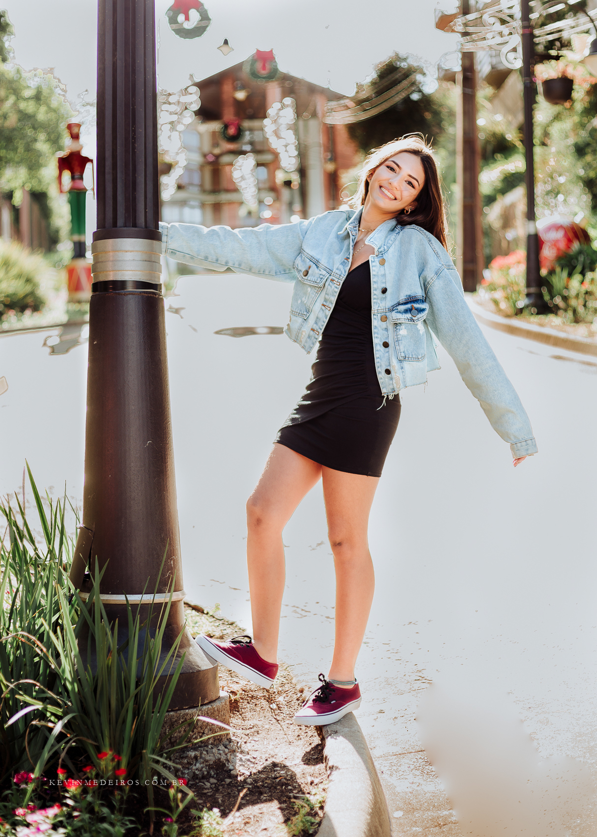 Ensaio externo debutante 15 anos da Maria Clara em Gramado serra gaúcha largo da borges rua coberta por Kevin Medeiros fotógrafo de Porto Alegre, canoas RS