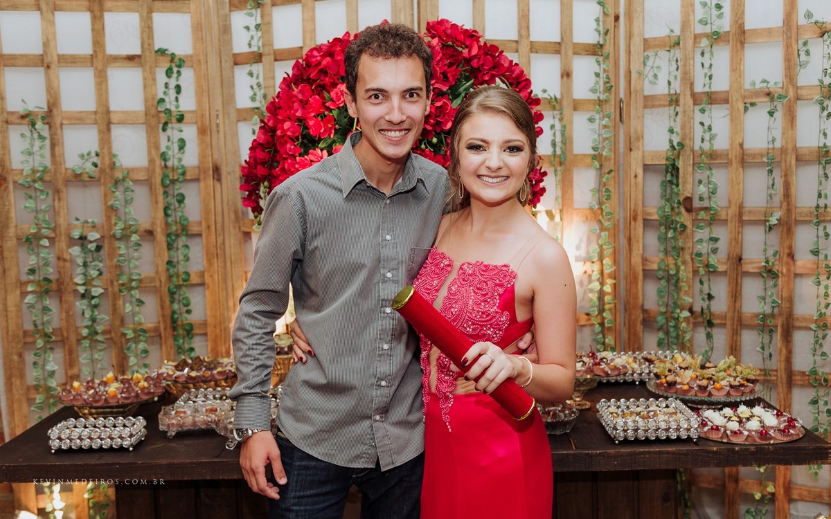 Recepção e festa de formatura da Clementina em Direito PUCRS no Italian Grill Porto Alegre por Kevin Medeiros fotógrafo de Canoas RS