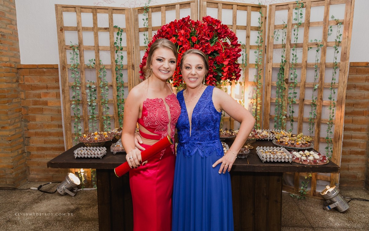 Recepção e festa de formatura da Clementina em Direito PUCRS no Italian Grill Porto Alegre por Kevin Medeiros fotógrafo de Canoas RS