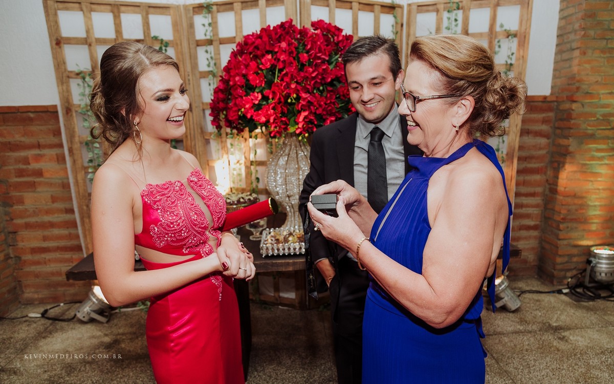 Recepção e festa de formatura da Clementina em Direito PUCRS no Italian Grill Porto Alegre por Kevin Medeiros fotógrafo de Canoas RS