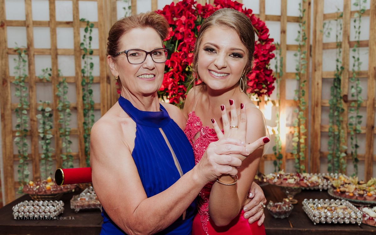 Recepção e festa de formatura da Clementina em Direito PUCRS no Italian Grill Porto Alegre por Kevin Medeiros fotógrafo de Canoas RS